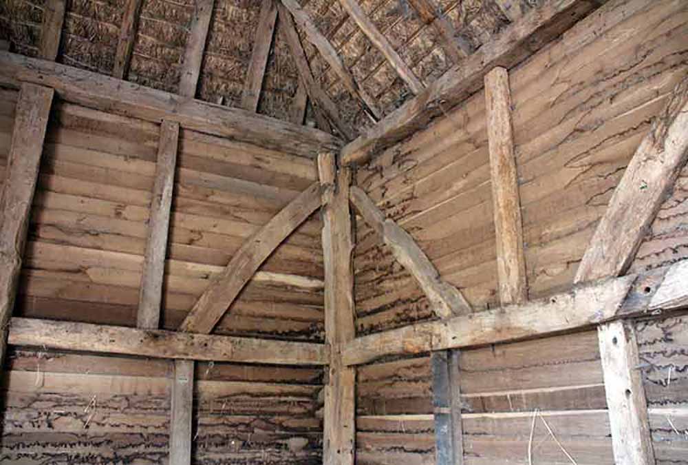 How to repair traditional timber walls and roof